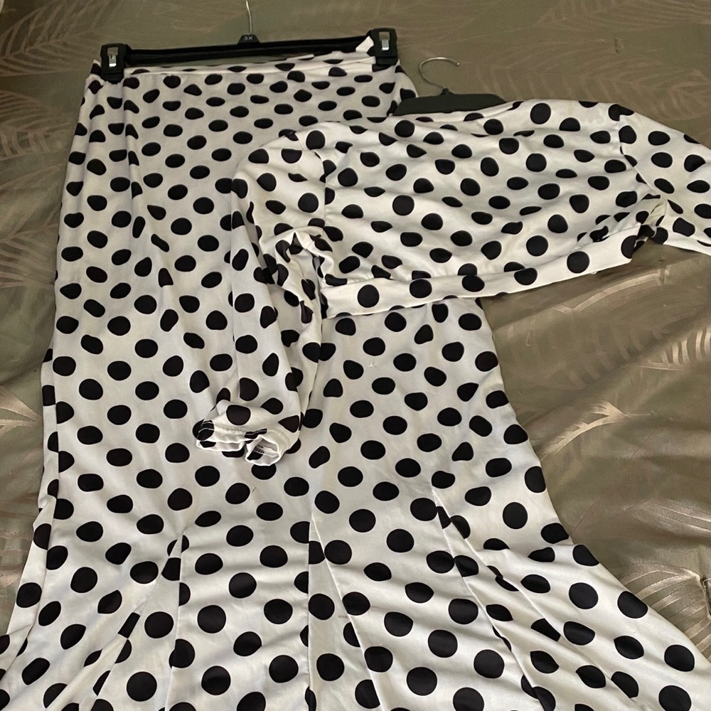 Two piece skirt and shirt stretchy polka dot